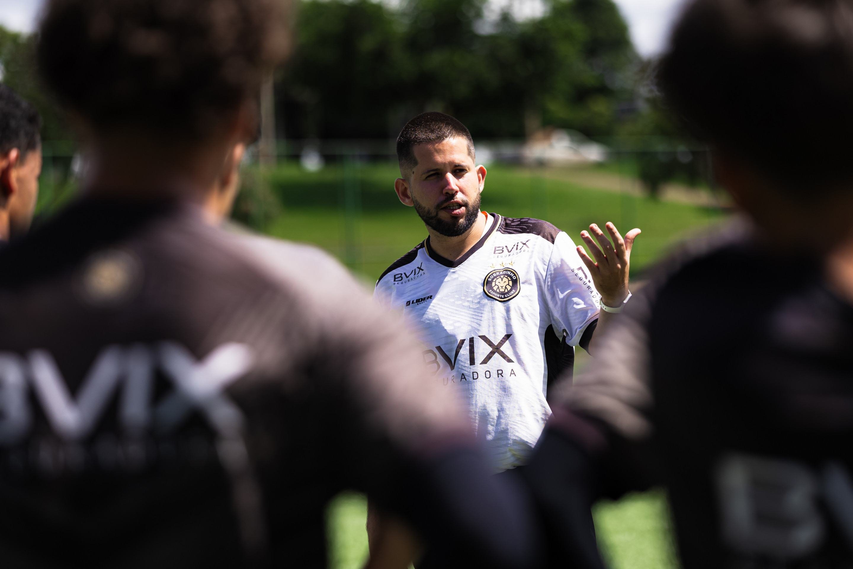 Vinicius La Porta est&aacute; a um passo da final do Candang&atilde;o com o Sobradinho