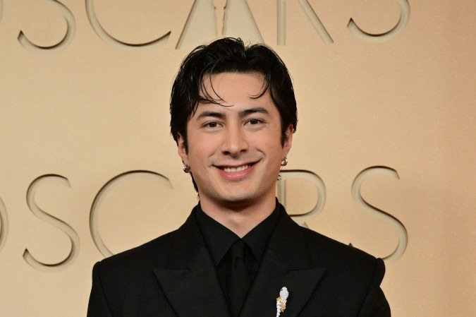 Ator canadense Hudson Williams, de Heated Rivalry, no Oscar 2026 
      