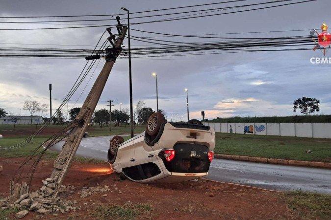 Duas mulheres estavam no ve&iacute;culo na hora da colis&atilde;o