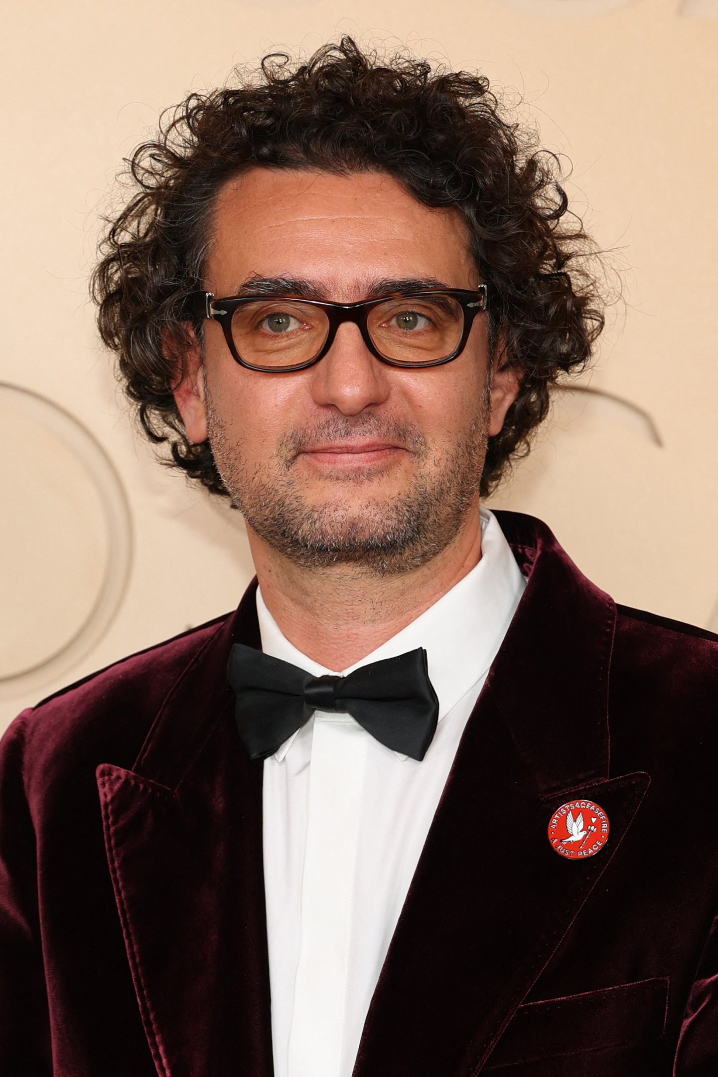 Produtor franc&ecirc;s-tunisiano Nadim Cheikhrouha com broche Artists4Ceasefire