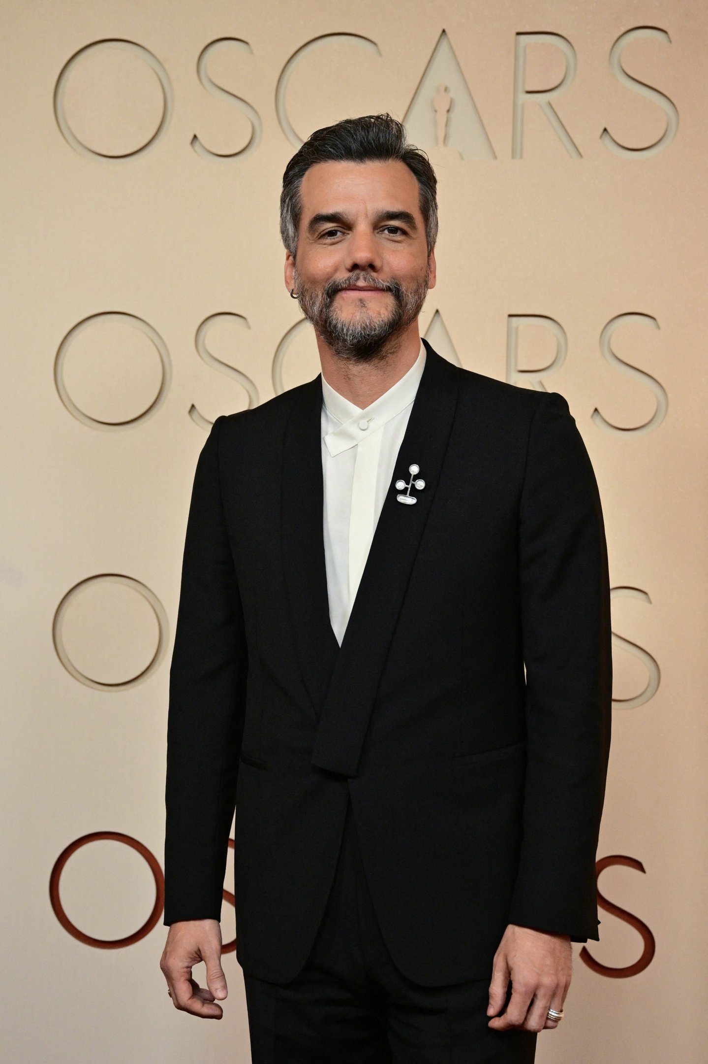 Wagner Moura no tapete vermelho do Oscar 2026 