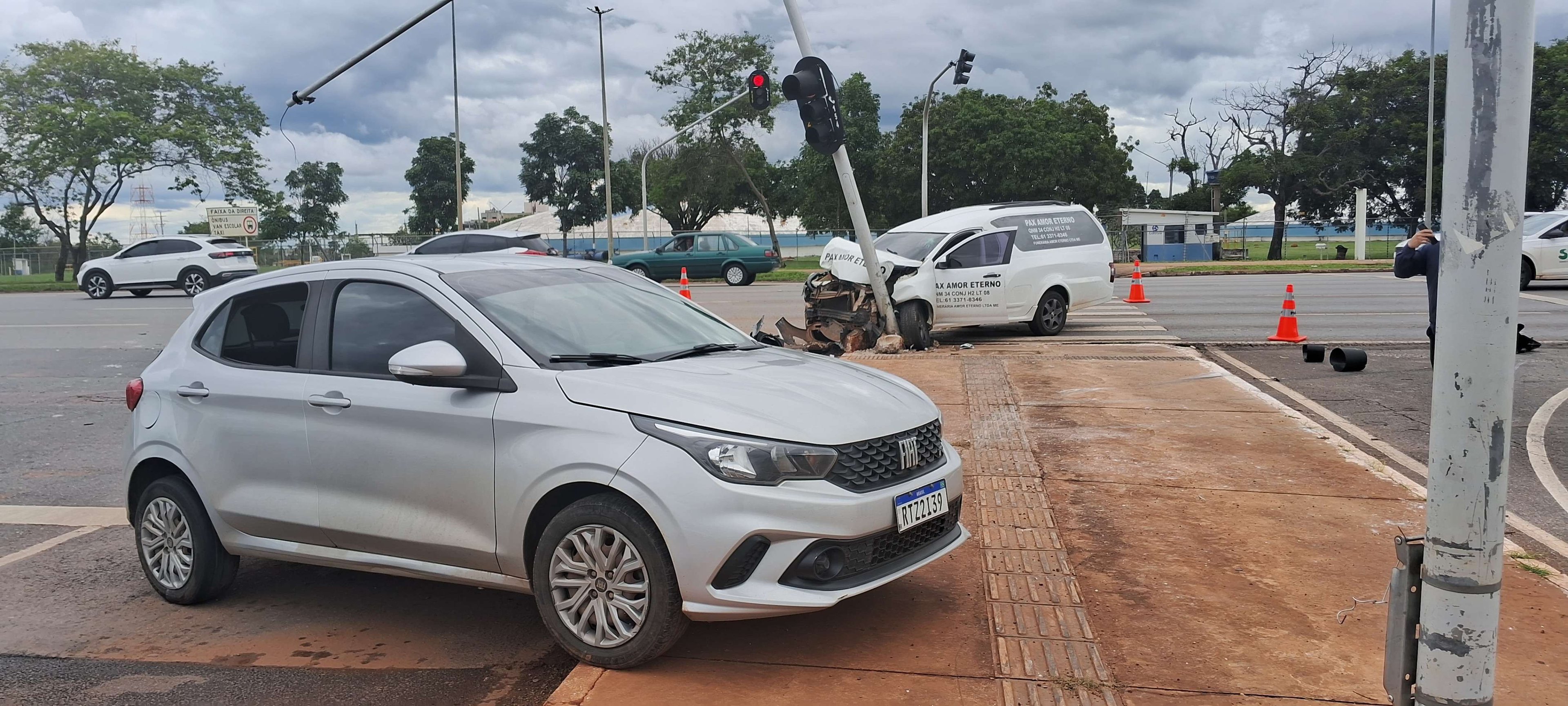 O acidente aconteceu no cruzamento do Eixo Monumental, nas proximidades do Memorial JK