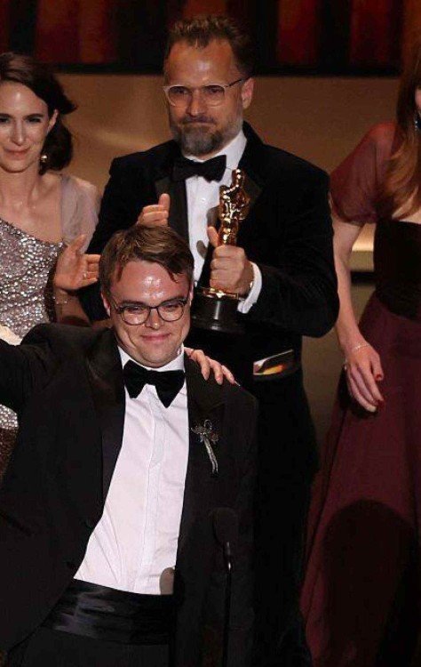 Pavel Talankin com Leonardo DiCaprio em fevereiro, no jantar dos nomeados ao Oscar - (crédito: Pavel Talankin) Pavel Talankin com Leonardo DiCaprio em fevereiro, no jantar dos nomeados ao Oscar - (crédito: Pavel Talankin)