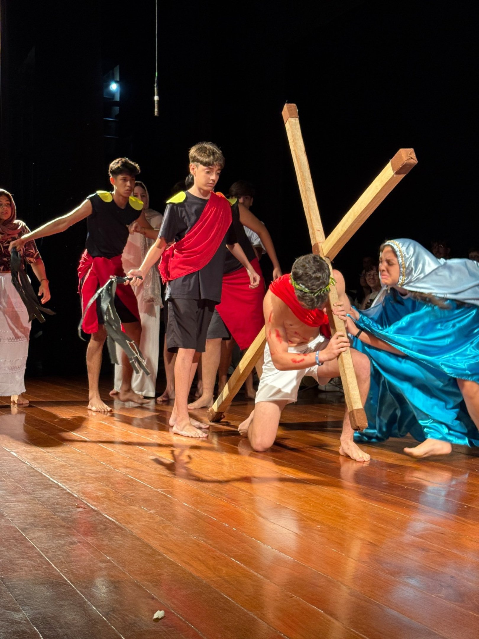 Alunos promovem a maior encenação de Via Sacra estudantil no Brasil