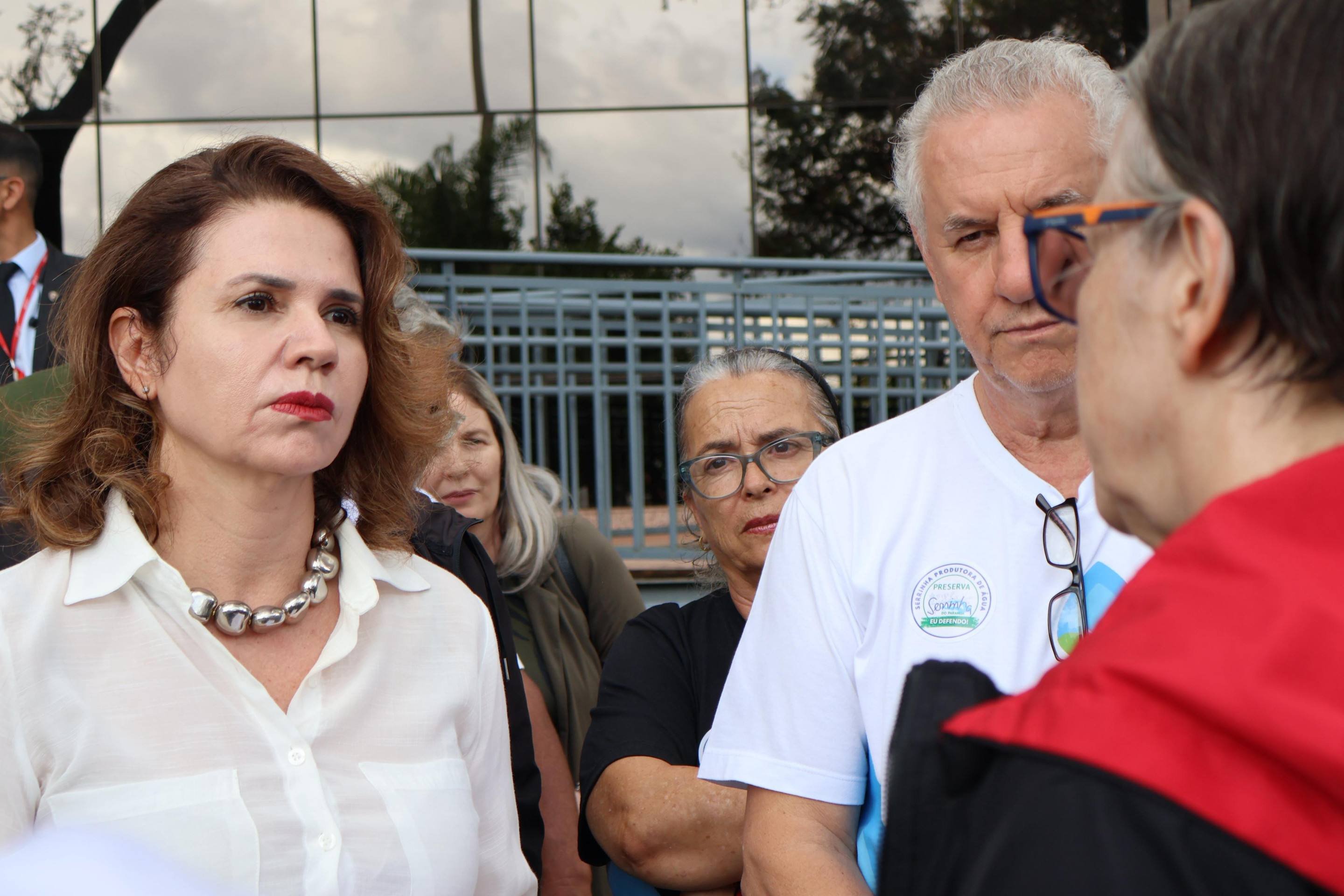 Representantes de entidades do F&oacute;rum de Defesa das &Aacute;guas, do Clima e Meio Ambiente estiveram no MPDFT para protocolar uma nova representa&ccedil;&atilde;o