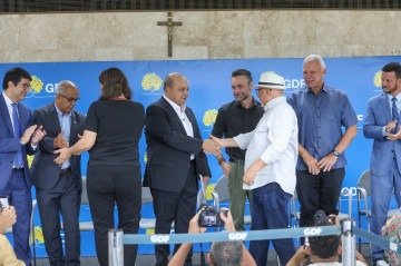 Cerimônia comemorou a entrega de mais 200 regularizações -  (crédito:  LUCIO BERNARDO JR)