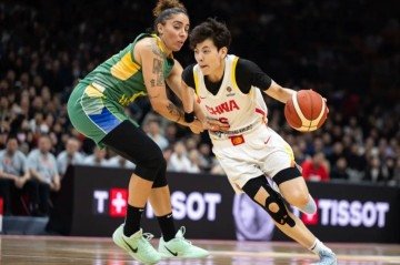 O Brasil não suportou o ritmo imposto pela China no último quarto e viu a asiáticas abrirem vantagem no placar -  (crédito: Divulgação/FIBA)