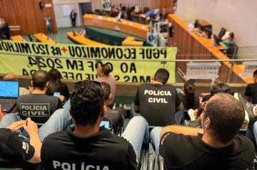 Policiais civis estiveram presente no plenário da CLDF durante votação da previdência dos policiais -  (crédito: Sinpol/DF)