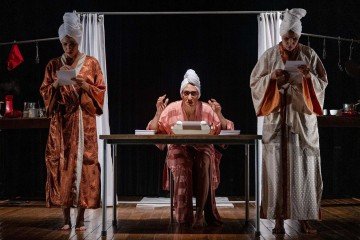 Cena do espetáculo 'Se Eu Fosse Eu - Clarices' -  (crédito: James Click )