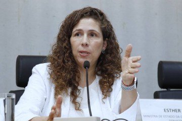 Esther Dweck falou ao Correio sobre a política que reserva vagas em orgãos públicos para mulheres vítimas de violência doméstica - (crédito: Adalberto Marques/MGI) Esther Dweck falou ao Correio sobre a política que reserva vagas em orgãos públicos para mulheres vítimas de violência doméstica - (crédito: Adalberto Marques/MGI)