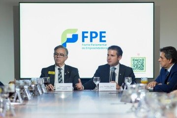 Em encontro com parlamentares e representantes do setor produtivo na FPE, Hugo Motta promete debate ampliado na Câmara sobre redução da jornada 6x1 -  (crédito: Divulgação/Frente Parlamentar do Empreendedorismo)