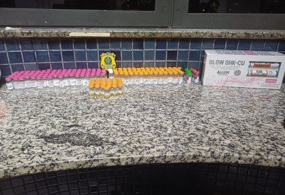 Ao todo, foram apreendidas 196 ampolas de medicamentos para emagrecimento de origem paraguaia -  (crédito: PRF/Reprodução)