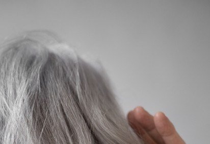 Cabelo Branco; idosa -  (crédito: FreePick/Reprodução) -Cabelo Branco; idosa -  (crédito: FreePick/Reprodução)