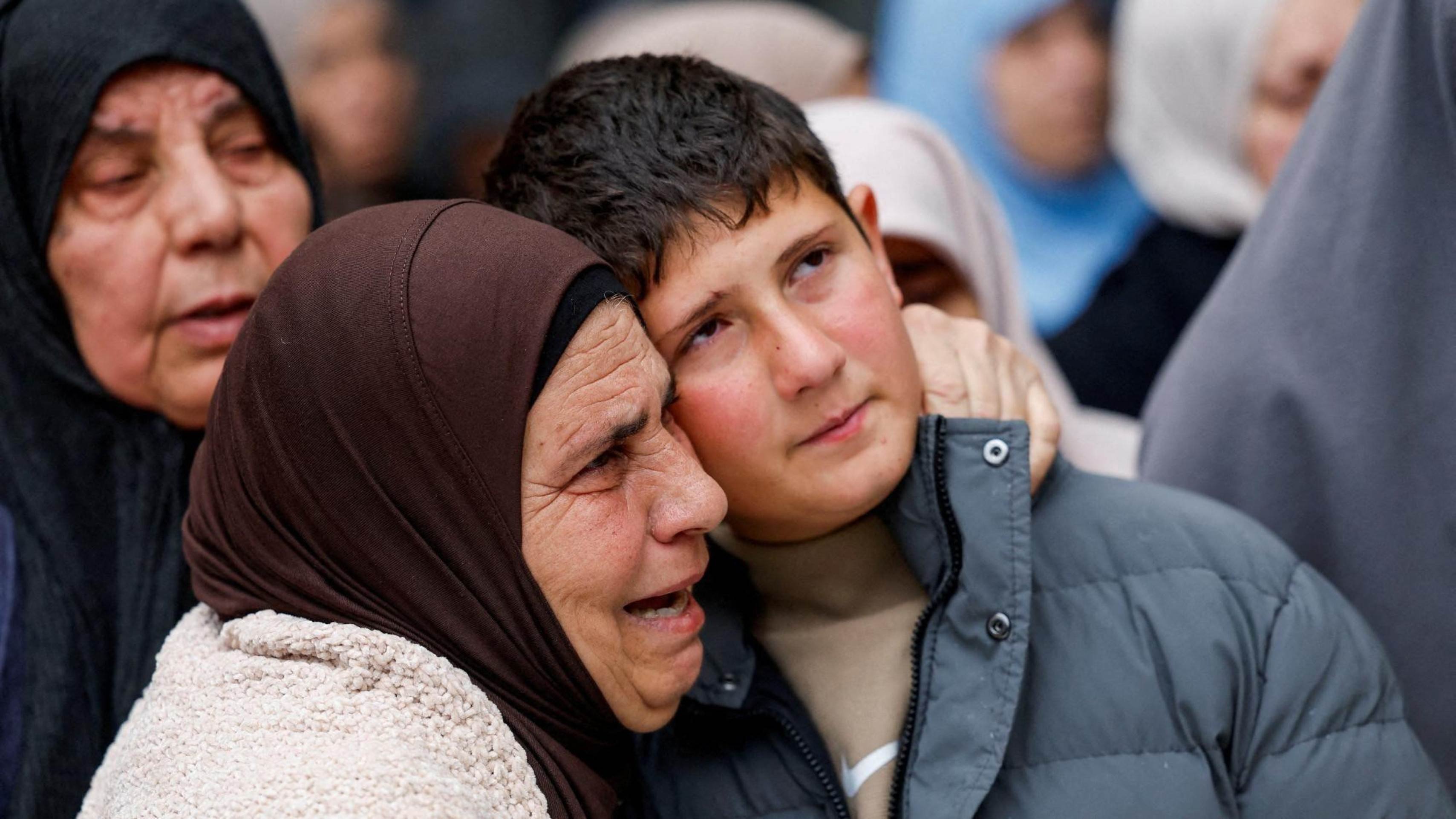 Ali Khaled Bani Odeh, sua esposa, Waad, e seus filhos Mohammed e Othman foram enterrados no domingo -  (crédito: EPA)
