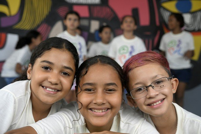  Drielly (E), Maria Vitória e Kaylo formaram um trio na capoeira