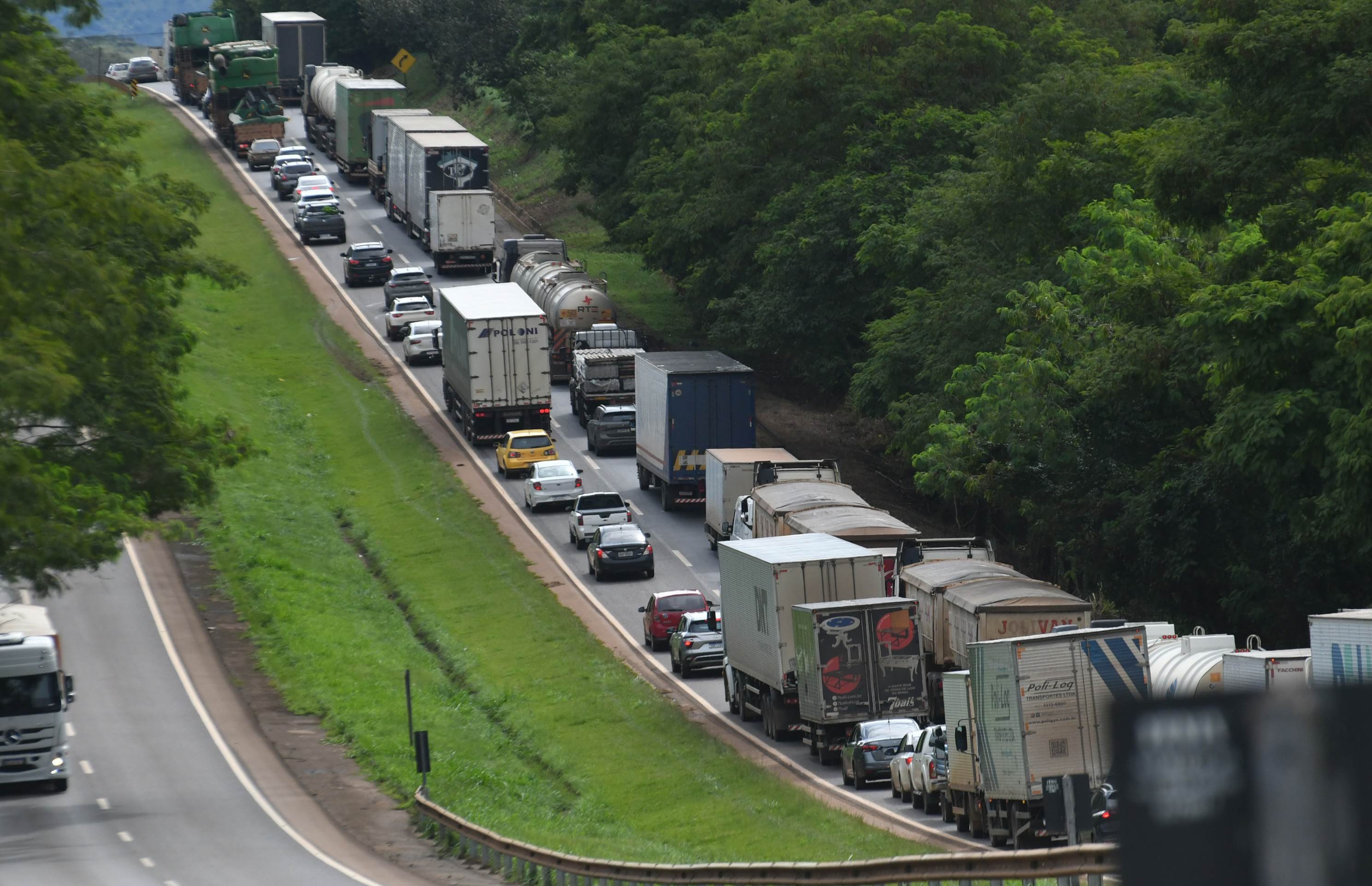  Ocorr&ecirc;ncias no tr&acirc;nsito provocaram engarrafamentos que duraram horas