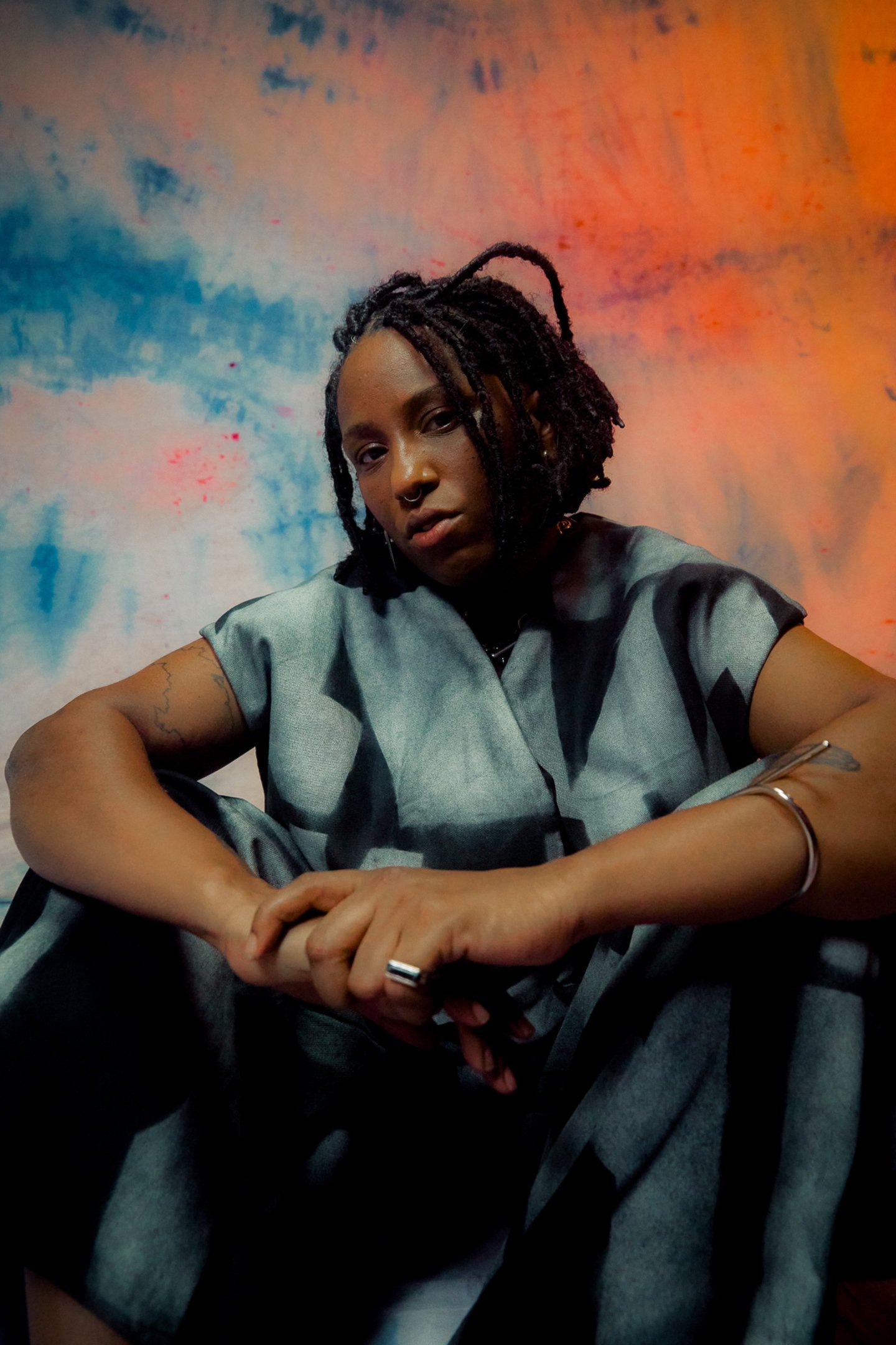 De volta às raízes: Mahmundi apresenta oitavo álbum em show no Infinu