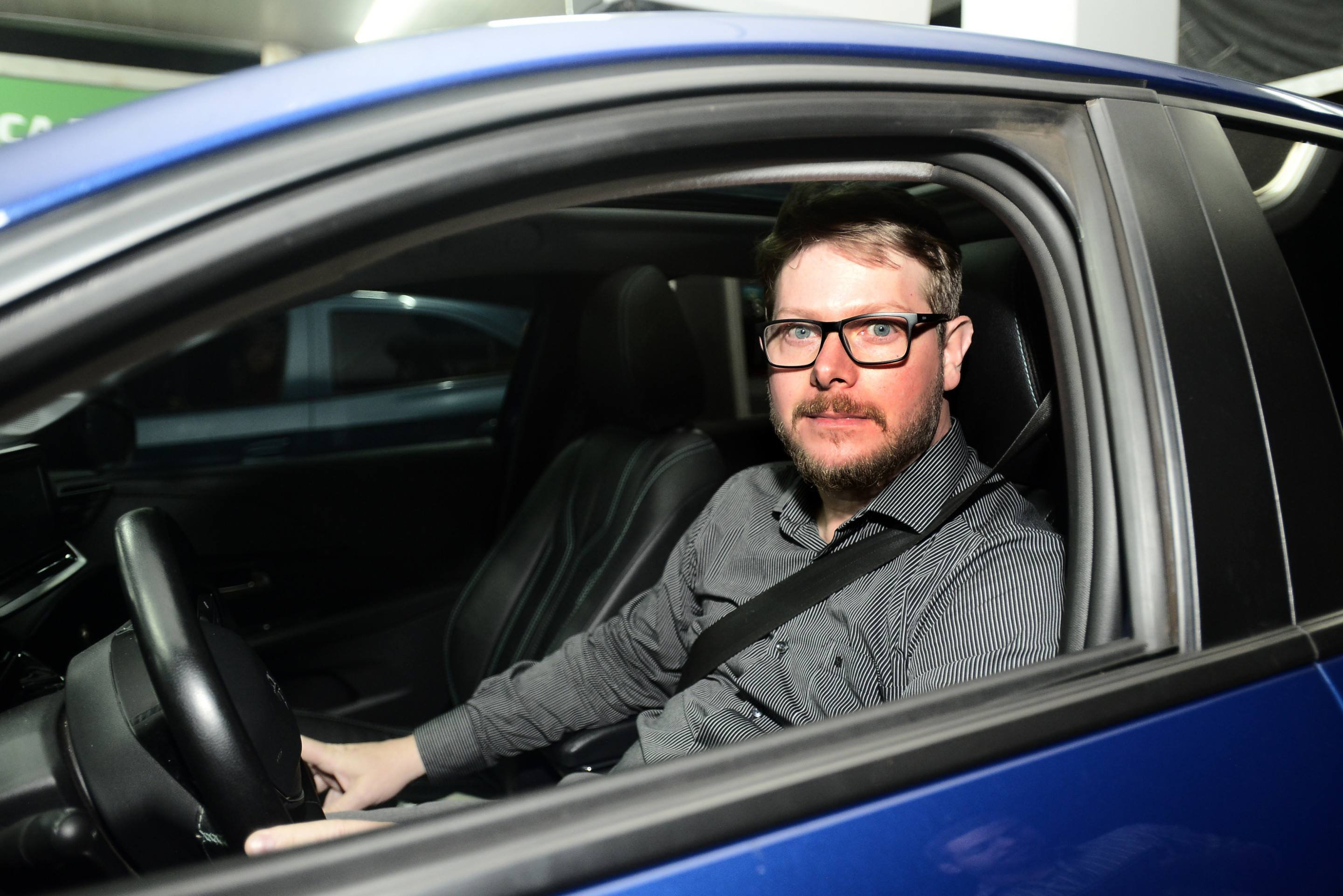 Para escapar do preço da gasolina, Armindo Ridel, servidor público, tentou o álcool como alternativa, mas o preço também estava mais alto -  (crédito: Minervino Júnior/CB/D.A Press)