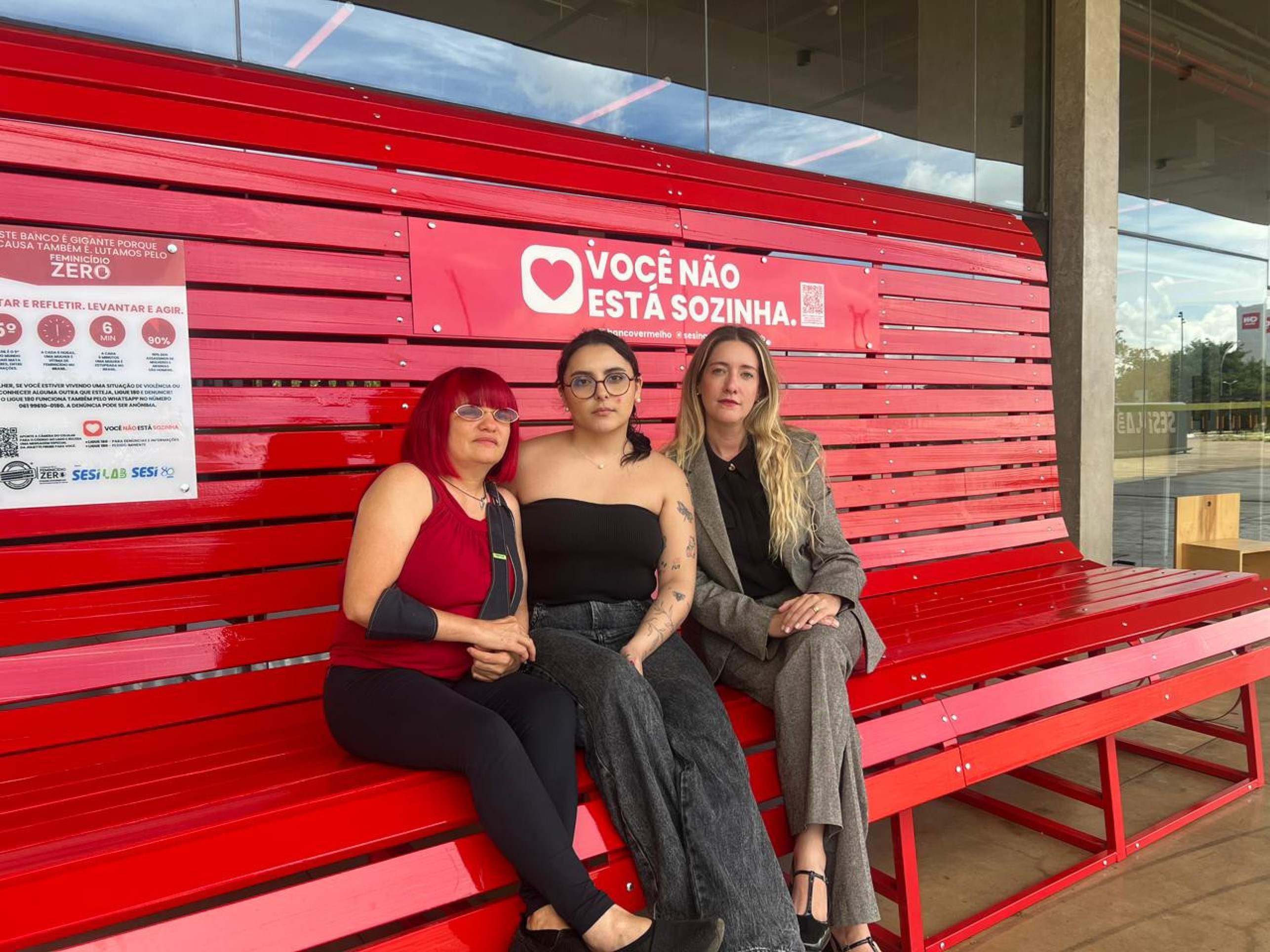 Da esquerda para a direita: Cl&aacute;udia Rodrigues, Evely Ara&uacute;jo e Paula Limongi