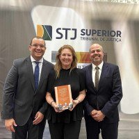 Luís Eduardo Colavolpe (E), Anna Maria da Trindade dos Reis e Bruno Espiñeira Lemos (D) são os organizadores da obra -  (crédito: Gabriella Braz/CB/DA.Press)