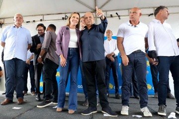 Ibaneis Rocha assinou termo de cessão de uso de uma área da Terracap -  (crédito: Renato Alves/Agência Brasília)