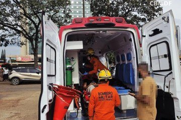 A vítima estava consciente e orientada, mas foi encaminhada para um hospital de referência por apresentar algumas escoriações pelo corpo -  (crédito: Divulgação/CBMDF)