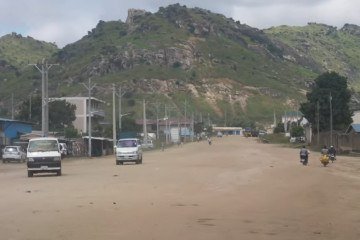 <p>Como o próprio nome indica, o país fica ao sul do Sudão. Ocupa uma área de cerca de 620 mil km², e sua capital é Juba. O Sudão do Sul tem aproximadamente 10,9 milhões de habitantes, segundo dados do Banco Mundial (2022).</p>
- (crédito: Reprodução/
Drew Binsky
) <p>Como o próprio nome indica, o país fica ao sul do Sudão. Ocupa uma área de cerca de 620 mil km², e sua capital é Juba. O Sudão do Sul tem aproximadamente 10,9 milhões de habitantes, segundo dados do Banco Mundial (2022).</p>
- (crédito: Reprodução/
Drew Binsky
)