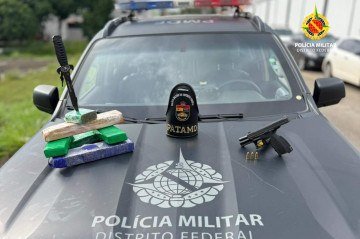 Um dos traficantes não resistiu aos tiros e morreu no local; comparsa consegue fugir durante o confronto -  (crédito: Divulgação/PMDF)