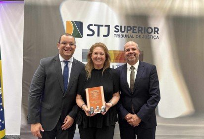 Luís Eduardo Colavolpe (E), Anna Maria da Trindade dos Reis e Bruno Espiñeira Lemos (D) são os organizadores da obra -  (crédito: Gabriella Braz/CB/DA.Press) -Luís Eduardo Colavolpe (E), Anna Maria da Trindade dos Reis e Bruno Espiñeira Lemos (D) são os organizadores da obra -  (crédito: Gabriella Braz/CB/DA.Press)