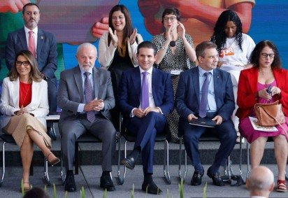 Hugo Motta ao lado do presidente da República, Luiz Inácio Lula da Silva, durante a assinatura de decretos do ECA Digital -  (crédito: Marina Ramos/Camara dos Deputados) -Hugo Motta ao lado do presidente da República, Luiz Inácio Lula da Silva, durante a assinatura de decretos do ECA Digital -  (crédito: Marina Ramos/Camara dos Deputados)