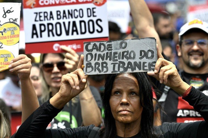 Professora de geografia C&aacute;tia Garcia em assembleia dos professores  -  (crédito:  Carlos Vieira CB/DA Press. )