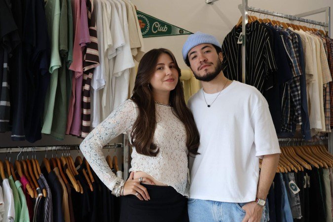 Ludmila e Mayan s&atilde;o apaixonados por garimpar pe&ccedil;as e procurar, principalmente, roupas vintage
      