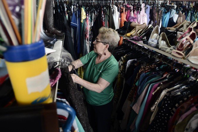 Dona Gl&oacute;ria vende pessoas novas e usadas, al&eacute;m de alugar fantasias