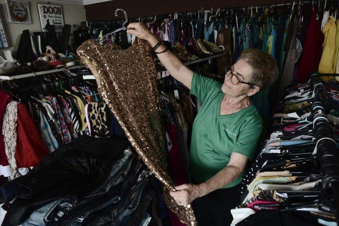 Dona Gl&oacute;ria vende pessoas novas e usadas, al&eacute;m de alugar fantasias