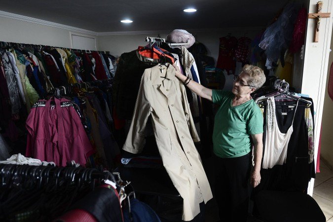 Dona Gl&oacute;ria vende pessoas novas e usadas, al&eacute;m de alugar fantasias