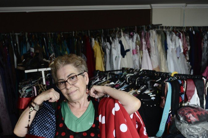 Dona Gl&oacute;ria vende pessoas novas e usadas, al&eacute;m de alugar fantasias