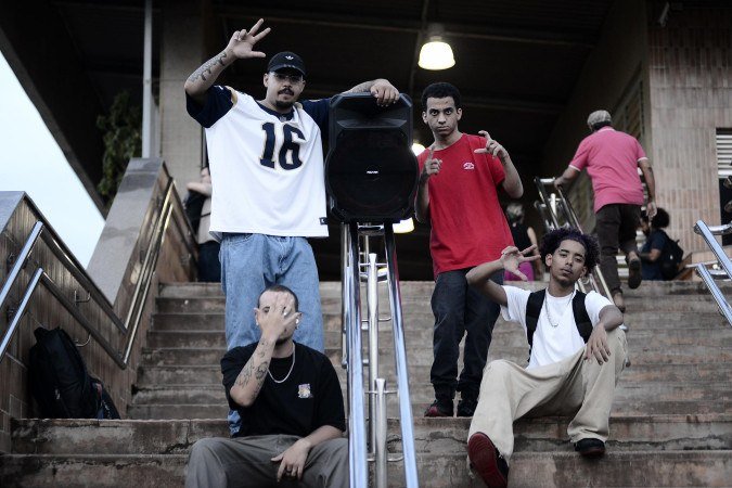 'Batalha do Terminal': encontro reúne MCs, artistas e moradores em torno do hip-hop