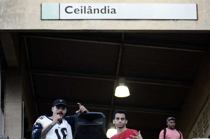 No terminal de metr&ocirc; da Ceil&acirc;ndia, &eacute; onde a batalha acontece
