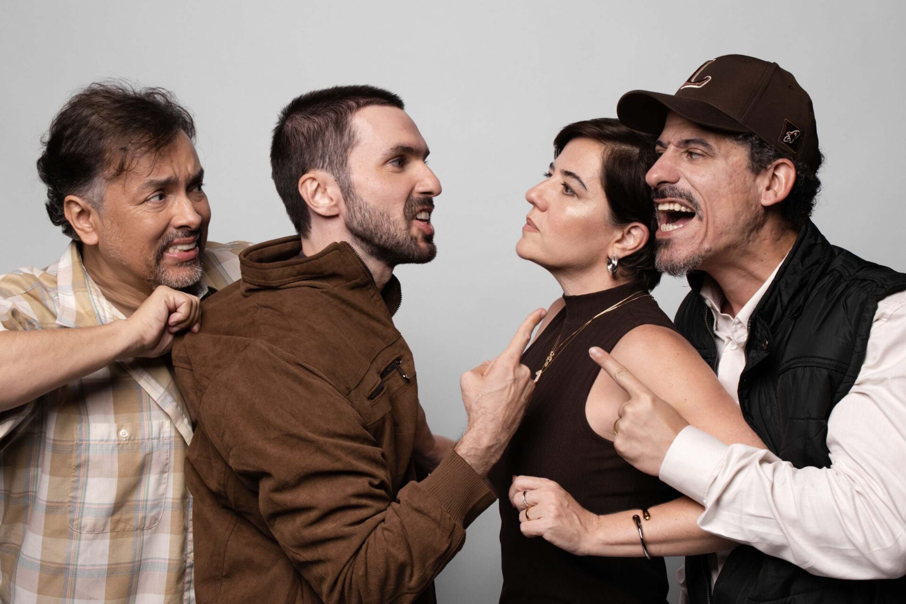 Rodrigo em cena com Lucas Drummond, Roberta Brisson e Diego de Abreu