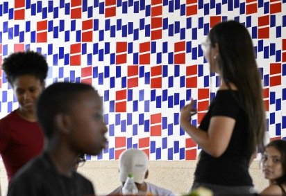 Reprodução de obra inédita de Athos Bulcão inaugurada ontem, na Escola Francesa -  (crédito:  Carlos Vieira CB/DA Press) -Reprodução de obra inédita de Athos Bulcão inaugurada ontem, na Escola Francesa -  (crédito:  Carlos Vieira CB/DA Press)