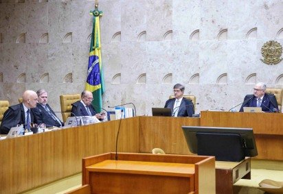 O ministro Alexandre de Moraes (E) recebeu homenagens porque completará nove anos de STF no domingo -  (crédito: Antonio Augusto/STF) -O ministro Alexandre de Moraes (E) recebeu homenagens porque completará nove anos de STF no domingo -  (crédito: Antonio Augusto/STF)