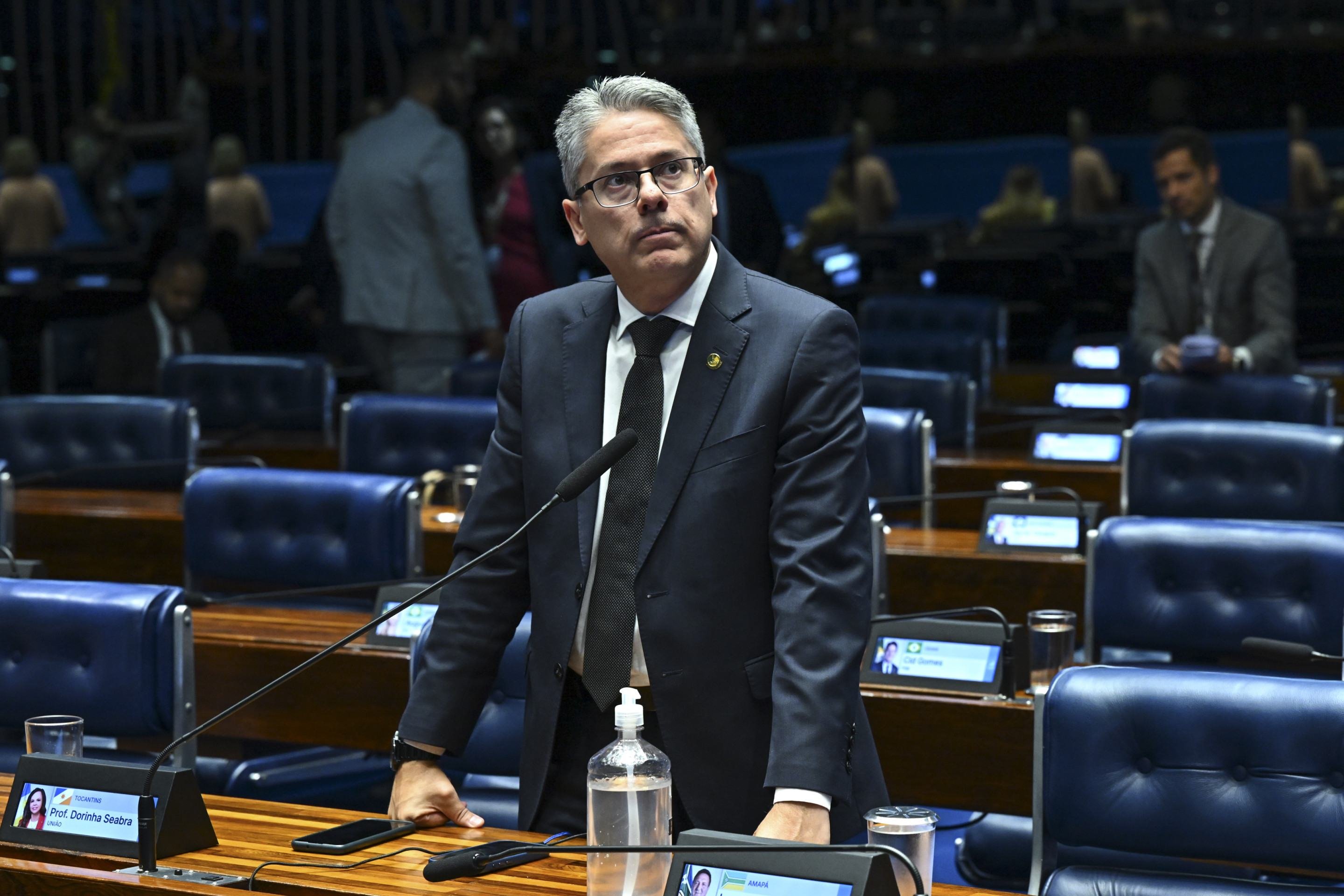 Alessandro Vieira pede impeachment de Nunes Marques