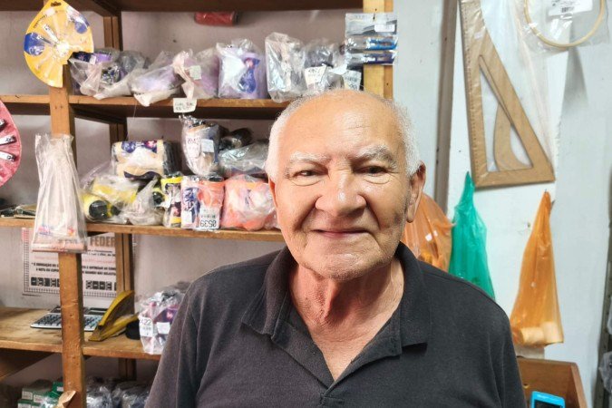 José de Souza Leite se sente acolhido após criar família e ter um bazar há 45 anos no local