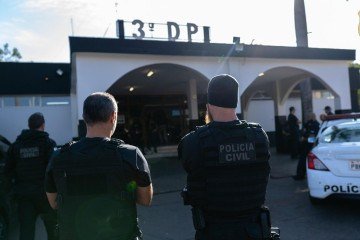 Homem é preso após tentar sacar R$ 1,4 milhão do FGTS em nome de outra pessoa
- (crédito: PCDF/Divulgação) Homem é preso após tentar sacar R$ 1,4 milhão do FGTS em nome de outra pessoa
- (crédito: PCDF/Divulgação)