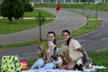  19/03/2026 Crédito: Marcelo Ferreira/CB/D.A Press. Brasil. Brasília - DF -  Aniversário de Ceilândia. Parque do Setor O, Larissa Miziara e Debora Evelyn (morena) -  (crédito:  Marcelo Ferreira/CB/D.A Press)