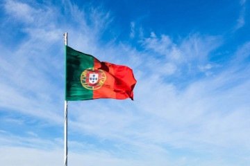 Entre as pessoas que podem ser afetadas com a mudança estão imigrantes que chegaram em Portugal sem visto e tiveram o pedido de residência negado no país pelas autoridades locais - (crédito: Reprodução/Google) Entre as pessoas que podem ser afetadas com a mudança estão imigrantes que chegaram em Portugal sem visto e tiveram o pedido de residência negado no país pelas autoridades locais - (crédito: Reprodução/Google)