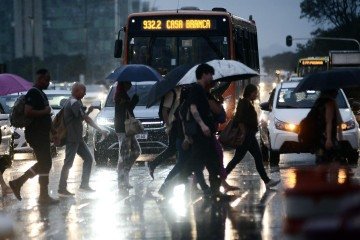 Inmet emitiu alerta amarelo para precipitações moderadas de chuva - (crédito: Minervino Júnior/CB/D.A.Press) Inmet emitiu alerta amarelo para precipitações moderadas de chuva - (crédito: Minervino Júnior/CB/D.A.Press)