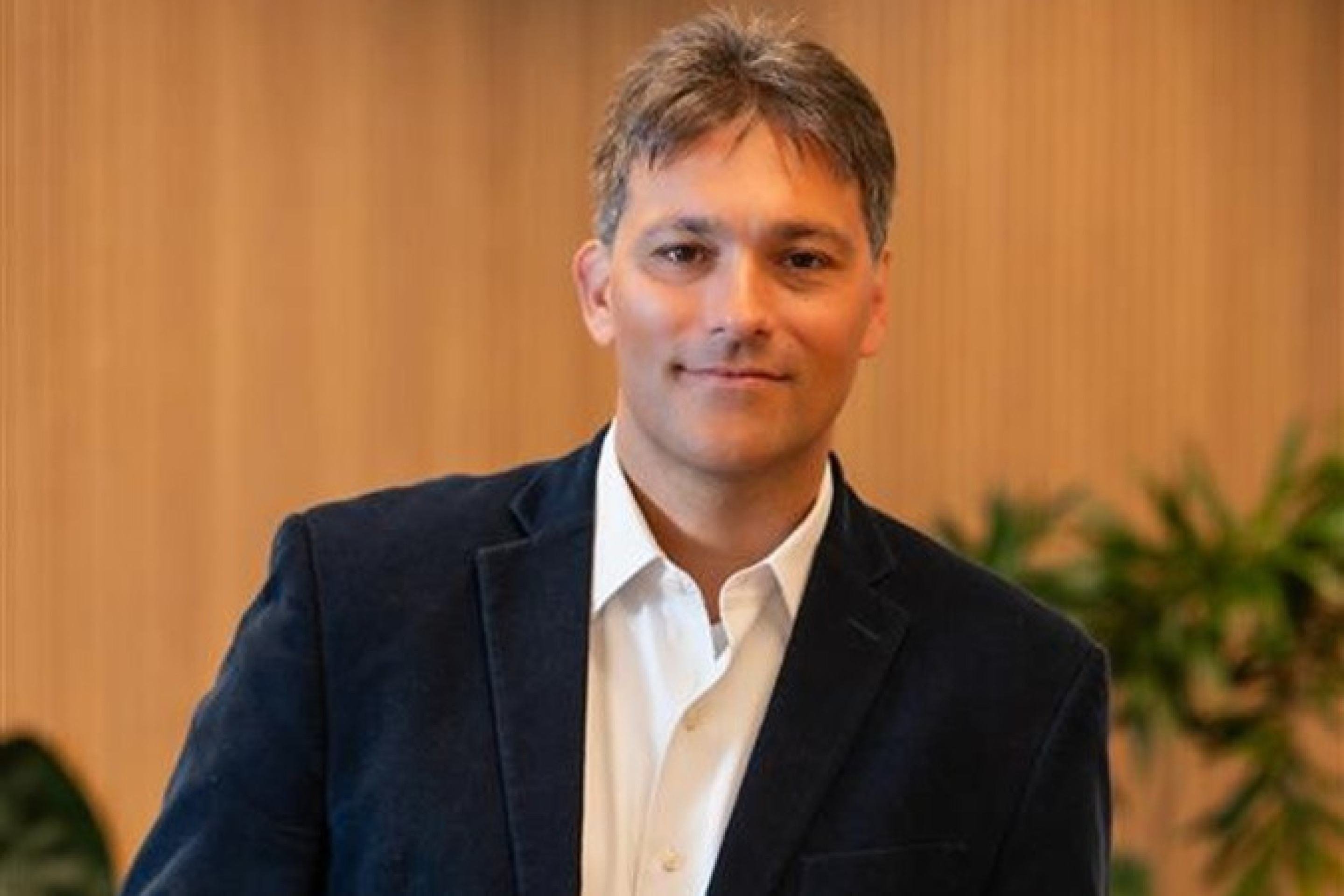  A empresa de Sylvester Feddes  concede 180 dias de licen&ccedil;a, dividida em dois per&iacute;odos