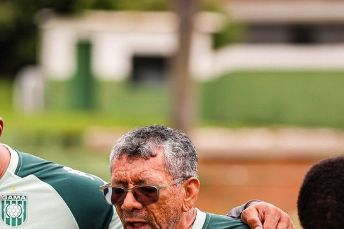 Neto mantém tradição religiosa no alviverde antes das partidas