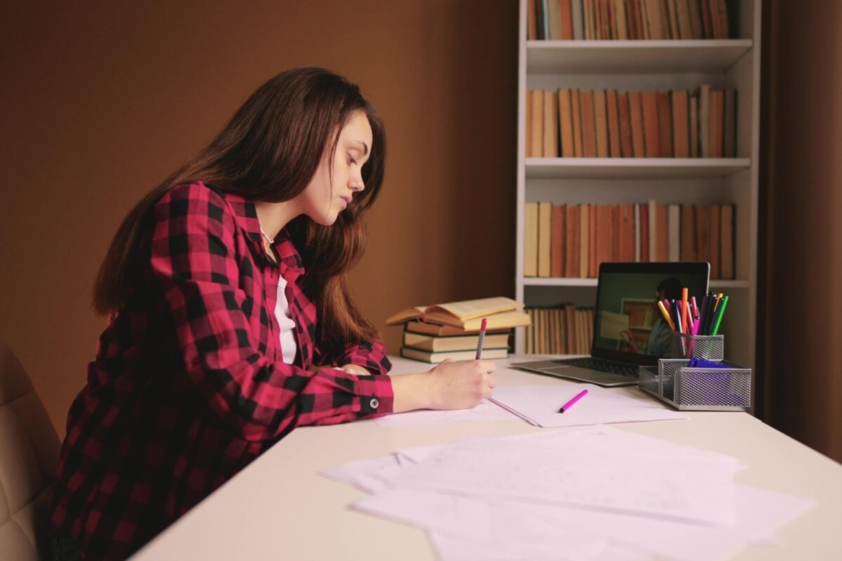 Estudar com estratégia torna o aprendizado mais eficiente (Imagem: maxim ibragimov | Shutterstock) - (crédito: EdiCase) Estudar com estratégia torna o aprendizado mais eficiente (Imagem: maxim ibragimov | Shutterstock) - (crédito: EdiCase)